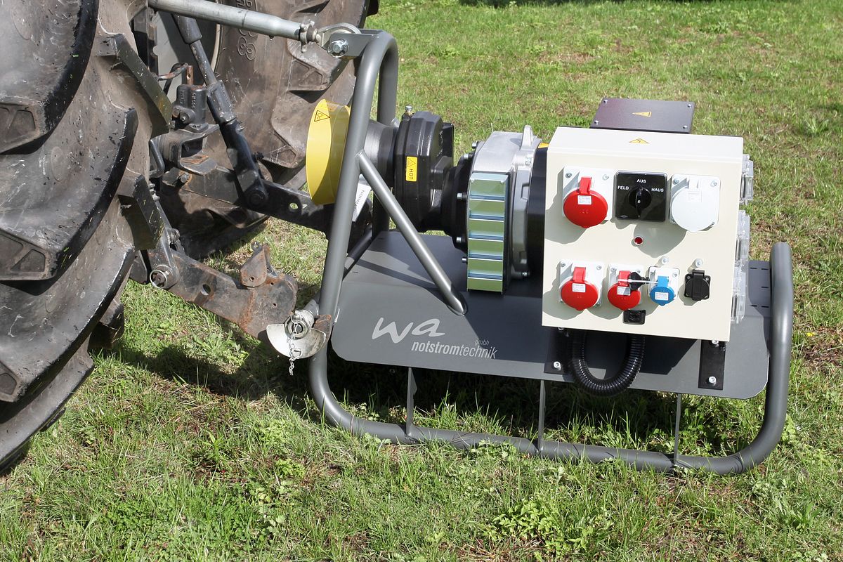 zapfwellenaggregat-40 kVA-mit iso angebaut-in Betrieb 017 40 kVA Zapfwellenaggregat mit Isolationsüberwachung umschaltbar zwischen IT/TN Netz für Gebäudeeinspeisung nach VDE 0100-551